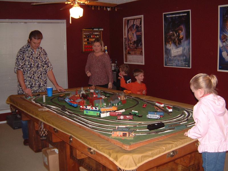 2003/12(Dec)/03-Christmas Day/800x600_2003-12-25-03-Christmas-Day-Josh-Heathers-Home.JPG